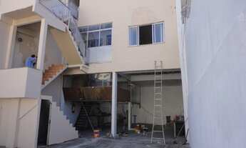 Imagem 4: Loja/prédio comercial/galpão de frente para a rua com área útil estimada de 232 m². Espaço