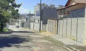 Imagem 6: Casa com três suítes de frente a reserva ambiental com nascente