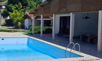 Imagem 4: Excelente casa em terreno de 1.800m2, com 3 salas, 6 quartos, um com suíte master -Centro