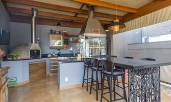 Imagem 6: Casa com 720m² 5 dormitórios (5suítes), 5 banheiros, 4 vagas, lareira, piscina aquecida no