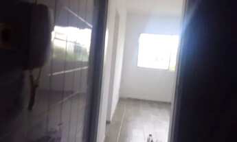 Imagem 2: Apto 1 prim. andar. nasc 50 metros de onibus .3 quartos 90mil