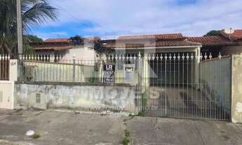 Imagem: Casa independente em rua pavimentada, próximo