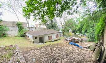 Imagem 5: Casa Comercial, terreno ENORME, pátio amplo, arborizado com depósito e pavilhão funos