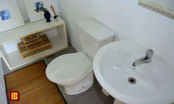 Imagem 3: Oportunidade no Village!! Casa com amplo terreno em alvenaria revestida em madeira