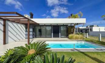 Imagem: Casa de alto padrão a 550m do mar na Bellatorres