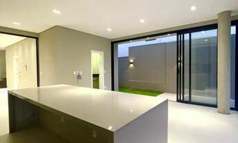 Imagem 7: Sobrado para venda tem 262 metros quadrados com 4 quartos em Condomínio Belvedere II - Cui