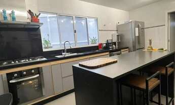 Imagem 6: Casa de condomínio para venda possui 400 metros quadrados com 4 quartos