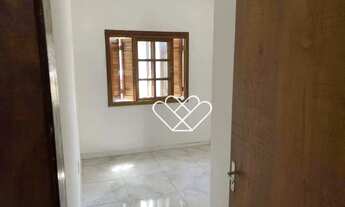 Imagem 5: Encontre o Seu Novo Lar: Casa Aconchegante com Quintal em Bairro Tranquilo