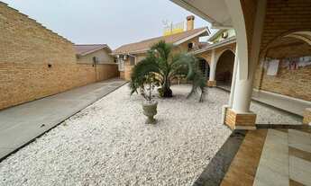 Imagem 2: CASA AMPLA A VENDA NO BALNEÁRIO RINCÃO COM PISCINA E SALÃO DE FESTAS COM ADEGA SUBTERRÂNEA