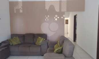 Imagem 2: Casa ampla, Varandão. 2 salas, 4 quartos 1 suite. 2 vagas. 177 m² de área