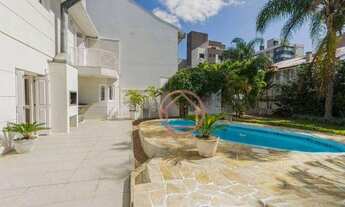 Imagem 2: Casa / 4 Dormitórios / 2 Suítes / 2 Vagas / Jardim Planalto / Porto Alegre