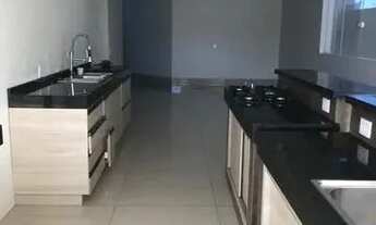 Imagem 4: Casa de condomínio sobrado para aluguel possui 230 metros quadrados com 3 quartos