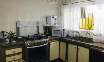 Imagem 5: Sobrado para aluguel e venda possui 212 metros quadrados com 3 quartos