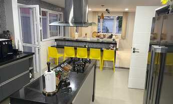 Imagem 7: Casa de condomínio para aluguel e venda possui 640 metros quadrados com 6 quartos