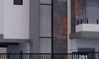 Imagem 2: Sobrado em condomínio fechado - Estuda Permuta - 3 suítes, terraço com churrasqueira e 2 v