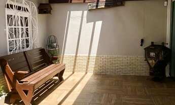 Imagem 3: Casa com piscina