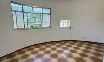 Imagem 2: Rua Gonzaga Duque em Olaria 2 quartos com varandão e vaga de garagem