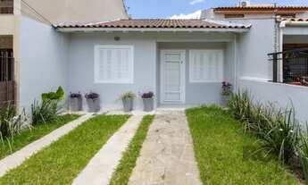 Imagem 2: Casa no Bairro Hípica, 100% reformada, 2 dormitórios, 1 vaga de garagem