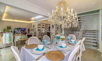 Imagem 2: Casa mobiliada 4 dormitórios (3 suítes), à venda no bairro Três Figueiras, Porto Alegre