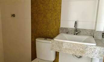 Imagem 2: Localizado na meia quadra do mar de itapuã, a 50 metros da praia