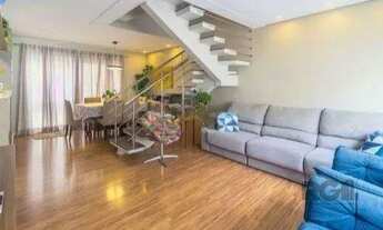 Imagem 4: Casa impecável e mobiliada, com 3 niveis, possui 3 dormitórios sendo 1 suíte, 4 banheiros