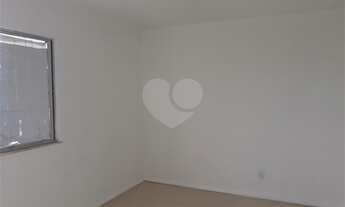 Imagem 2: Quarto e sala amplo, 60 m² de área, cozinha, dependência de empregada. Gás encanado, 1 va