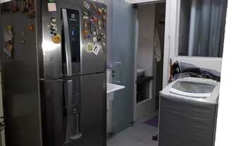 Imagem: DCE para moça no centro