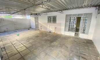 Imagem 2: Casa no Ipsep com quintal amplo nos fundos