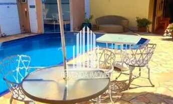 Imagem 3: CASA ASOBRADADA DE 300M², POSSUI 4 DORM (4 SUÍTES), 3 SALAS E 2 VAGAS, À VENDA NA REGIÃO I