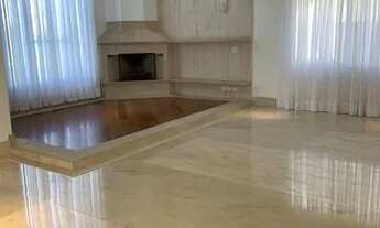 Imagem 4: Casa de condomínio para aluguel possui 695 metros quadrados com 5 suítes e 4 vagas- Alphav