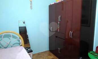 Imagem 3: Sobrado no bairro do Horto Florestal. São 3 imóveis individuais. Cada casa possui quintal