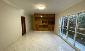 Imagem 3: Sobrado para venda tem 266 metros quadrados com 3 quartos em Fundinho - Uberlândia - MG