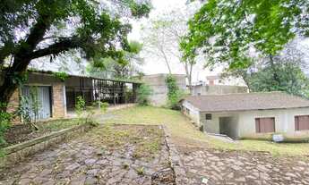 Imagem 6: Casa Comercial, terreno ENORME, pátio amplo, arborizado com depósito e pavilhão funos