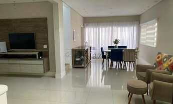 Imagem 2: Oportunidade - Casa em Condomínio - Urbanova - Altos da Serra VI - 4 Dormitórios - 260m²