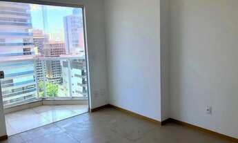 Imagem: Localizado na meia quadra do mar de itapuã