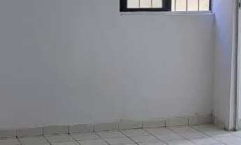 Imagem 2: Apt 2 quartos na comercial com varanda primeiro andar