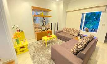 Imagem 3: Casa de condomínio para venda possui 400 metros quadrados com 5 quartos