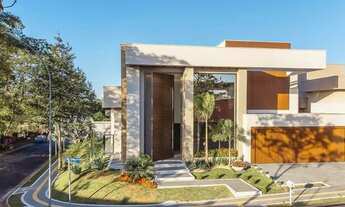 Imagem 3: Casa de condomínio possui 323 m² com 4 suítes plenas - Goiânia - GO