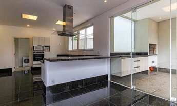 Imagem 3: Casa de condomínio para venda tem 720 metros quadrados com 4 quartos