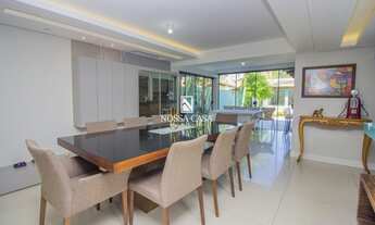 Imagem 3: Sobrado para venda tem 380 metros quadrados em Torres - RS