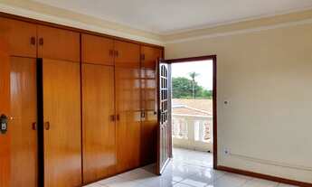 Imagem 7: Sobrado para aluguel possui 180 metros quadrados com 5 quartos