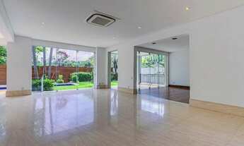 Imagem 2: Casa de condomínio para venda tem 720 metros quadrados com 4 quartos