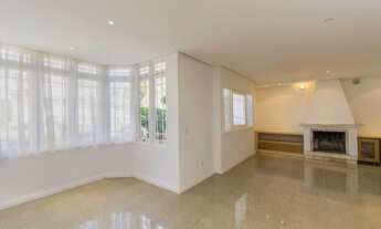 Imagem 4: Casa / 4 Dormitórios / 2 Suítes / 2 Vagas / Jardim Planalto / Porto Alegre