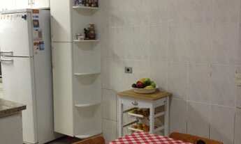 Imagem 2: Sobrado com 6 dorms e quintal com amplo jardim no centro do Bonfiglioli