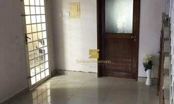 Imagem: Sobrado à Venda com 05 Quartos no Bairro