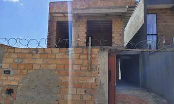 Imagem 4: Casa Em Lote de 220m² com 4 Quartos, Suíte com Closet e Varanda e 2 Vagas no Bairro Garças