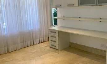 Imagem 6: Casa de condomínio para aluguel possui 695 metros quadrados com 5 suítes e 4 vagas- Alphav