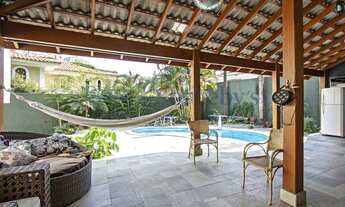 Imagem 4: Casa com piscina e espaço gourmet em localização privilegiada