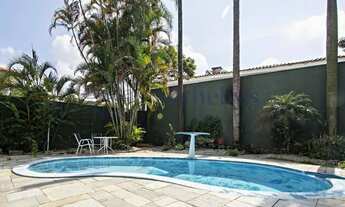 Imagem 3: Casa com piscina e espaço gourmet em localização privilegiada