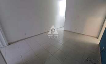 Imagem 4: Privilégio Imóveis Vende: Excelente apartamento reformado 2 quartos no Leblon